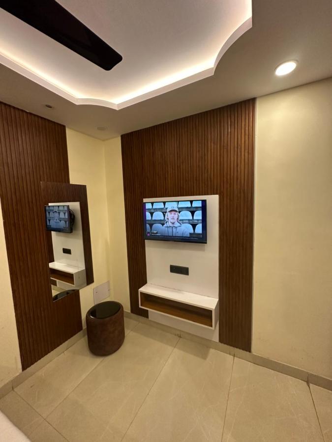 Hotel Mahalaxmi Deluxe Neu-Delhi Exterior foto