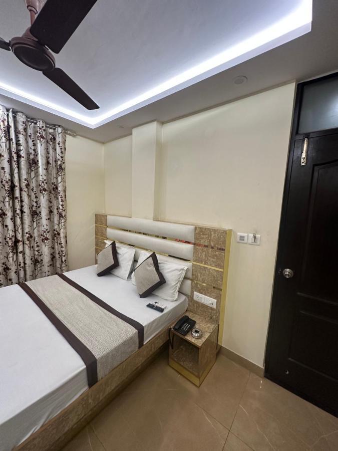 Hotel Mahalaxmi Deluxe Neu-Delhi Exterior foto