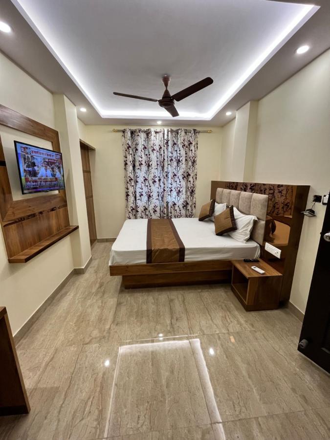 Hotel Mahalaxmi Deluxe Neu-Delhi Exterior foto